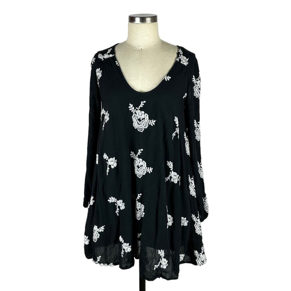 FREE PEOPLE Austin Black White Floral Embroidered Shift Mini Dress Boho Chic